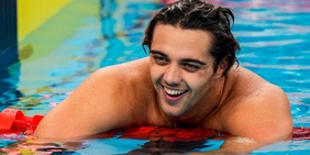 Ceccon fa il canguro: il campione olimpico va in Australia. L’Italnuoto sperimenta
