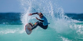 Surf, il rito sacro diventato spettacolo