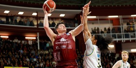 La poltrona per tre (club). E Trapani intriga