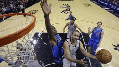 Parker regola Dallas, Durant spegne i Bobcats