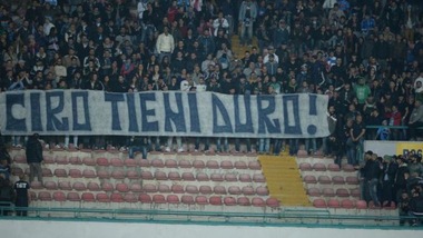 Napoli, tifoso migliora ma quadro resta critico