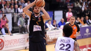 Basket DNA Gold, Torino vince Pozzecco squalificato un turno