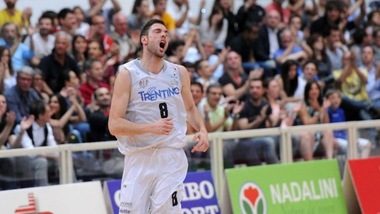 Basket DNA Gold, Trento apre con un monologo