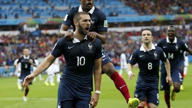 Benzema scatenato. Francia, buona la prima