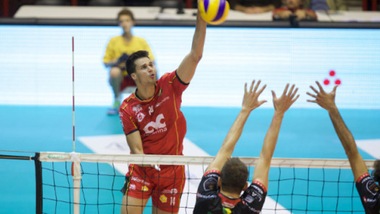 Ravenna che tegola. Si opera bomber Renan