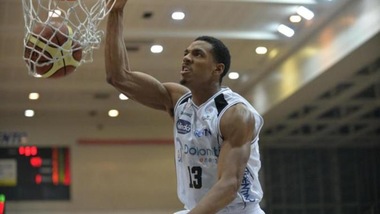 Owens asfalta Sassari, è la festa di Trento