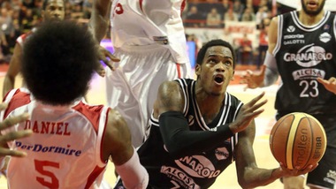 Basket, Bologna prova l'aggancio a 1,50