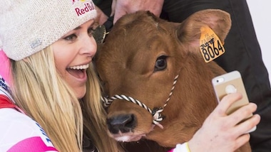 FOTO Sci, la Vonn trionfa in Val d'Isere. Selfie 'particolare' a fine gara...
