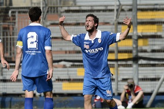 Como, il difensore Sbardella ha rinnovato per altre due stagioni