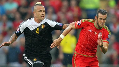 Nainggolan regala la vittoria al Galles