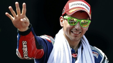 MotoGp, Lorenzo: «Biscotto? Avrei reagito anche io come Rossi»