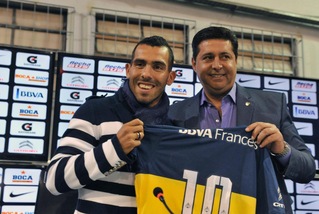 Boca Juniors, Angelici smentisce Tevez: «Resta qui un altro anno»