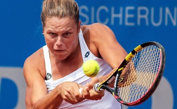 Tennis, Wta Madrid: Knapp va avanti, Vinci esce al primo turno