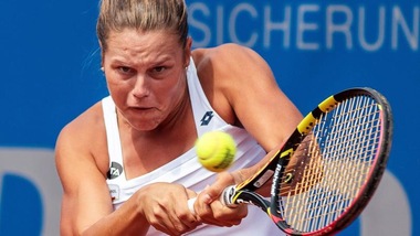 Tennis, Wta Madrid: Knapp va avanti, Vinci esce al primo turno