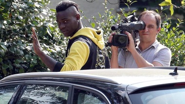 Balotelli: una vita al massimo. Anche in macchina