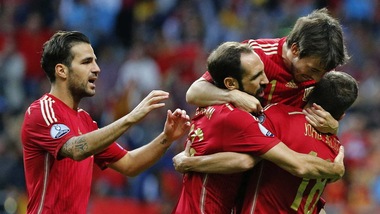 La Spagna batte Hamsik. Jovetic ancora in gol