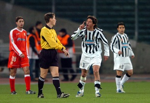 Juventus, Tacchinardi: «Perché Higuain espulso e Bonucci no?»