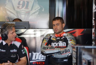 SBK, Leon Haslam dice addio all'Aprilia