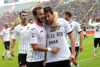 Bologna-Palermo 0-1: festa Vazquez, il gol è per la mamma