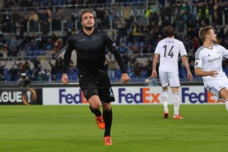 Europa League, la Lazio soffre e vince. Fiorentina ko in casa