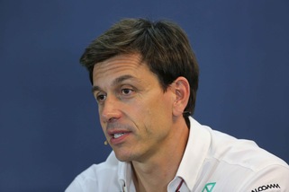 F1, Wolff: «Limitazioni radio, ci sarà più concorrenza»