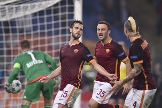 Champions League, Roma-Bayer Leverkusen 3-2: cinque minuti di follia, poi Pjanic salva i giallorossi