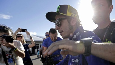 MotoGp Valencia, l'arrivo di Rossi e Marquez nel paddock