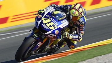 MotoGp, Valencia: Rossi quarto nelle libere, miglior tempo per Lorenzo