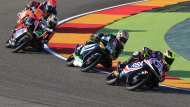 Moto3 Valencia: pole per McPhee, secondo Fenati