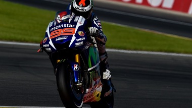 MotoGp Valencia, Lorenzo in pole davanti a Marquez