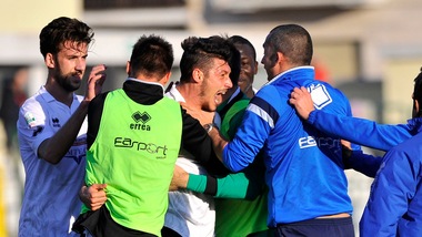 Pro Vercelli-Livorno 1-0, autorete sfortunata di Maicon