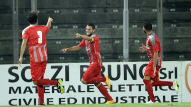 La Cremonese sale. Padova, niente gol