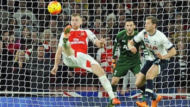 Premier League: l'Arsenal fermato dal Tottenham, Liverpool ko