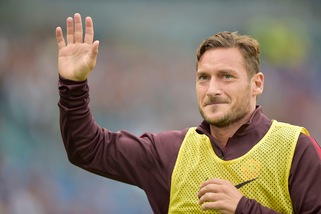 Totti a Costanzo: «Vado avanti finché il fisico regge»