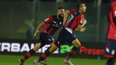 Serie B, Crotone secondo: l'Avellino sconfitto 3-1