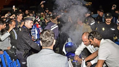 MotoGp, la Yamaha di Lorenzo a fuoco durante la festa