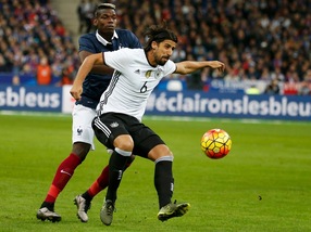 Attentati Parigi, Khedira e la Germania passano la notte allo Stade de France
