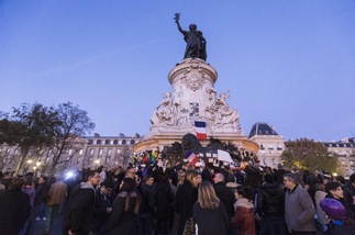 Paura a Parigi, folla in fuga dalla Bastiglia: voci di spari, poi falso allarme