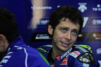 MotoGp, Rossi e Lorenzo si ignorano a Milano: continua il grande freddo