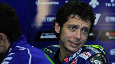 MotoGp, Rossi e Lorenzo si ignorano a Milano: continua il grande freddo