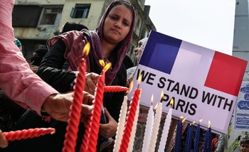 Attentati Parigi, è ufficiale: Ligue 1 e 2 non si fermeranno