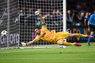 Buffon, 20 anni di carriera: numero uno dal Parma alla Juventus