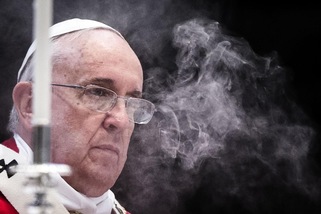 Papa: maledetti quelli che fanno guerre per soldi