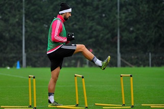 Juventus, a Vinovo con Dybala e Khedira