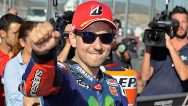 Lorenzo contro i media italiani rei di stare con Valentino: stia sereno e pensi al biscottone