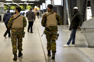 Belgio, allarme attentati: sospesa Lokeren-Anderlecht, ma «la minaccia non riguarda il calcio»