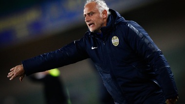 Serie A Verona, Mandorlini sul Napoli: «Firmerei per un punto»