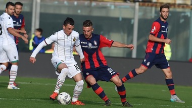 Risultati Serie B, 14ª giornata: il Crotone sogna. Pro Vercelli ok, crolla il Brescia