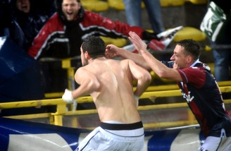 Bologna-Roma 2-2, Destro gol dell'ex nel campo allagato