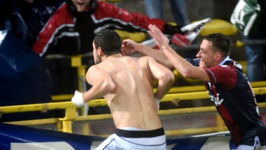 Bologna-Roma 2-2, Destro gol dell'ex nel campo allagato